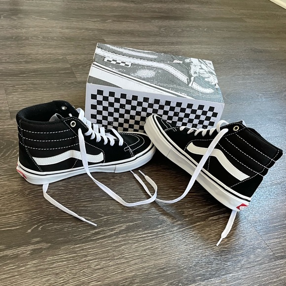 Like New! Vans Skate Sk8-Hi Black/White Sneakers - Unisex (Boys Size 5) - Picture 5 of 10